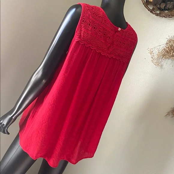 Cato Red Sleeveless Blouse with Lace Detail - Picture 7 of 12